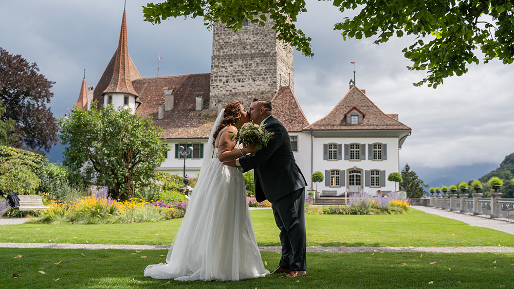kuss braut braeutigam schloss spiez