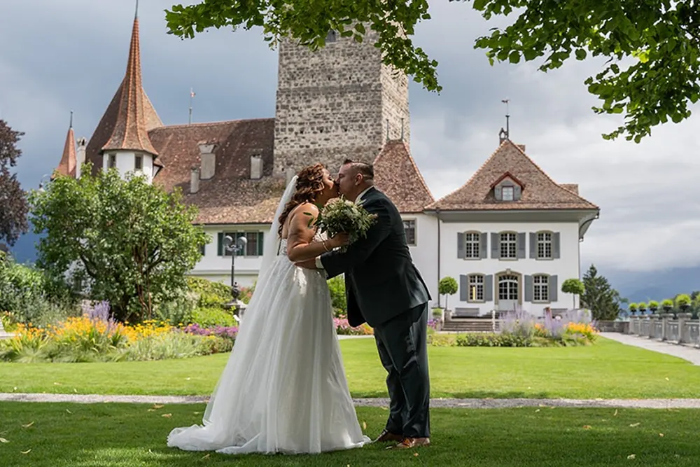 kuss braut braeutigam schloss spiez 1